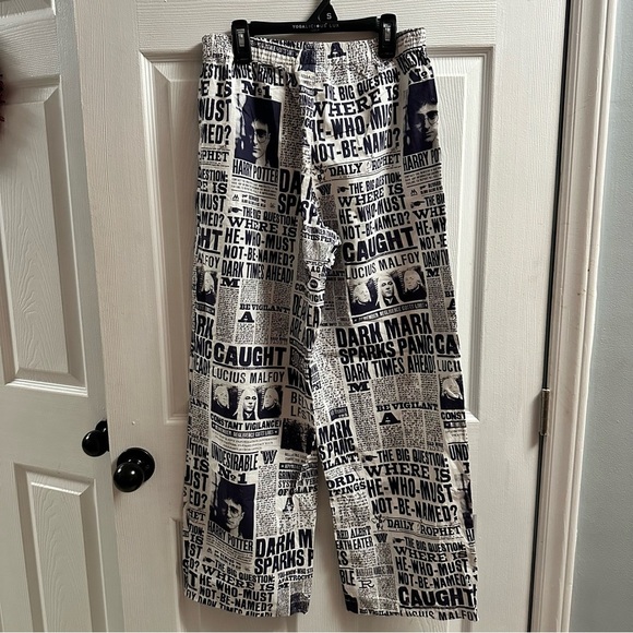 POTTERY BARN TEEN Harry Potter "Daily Prophet" Pajama Pants - Picture 7 of 7